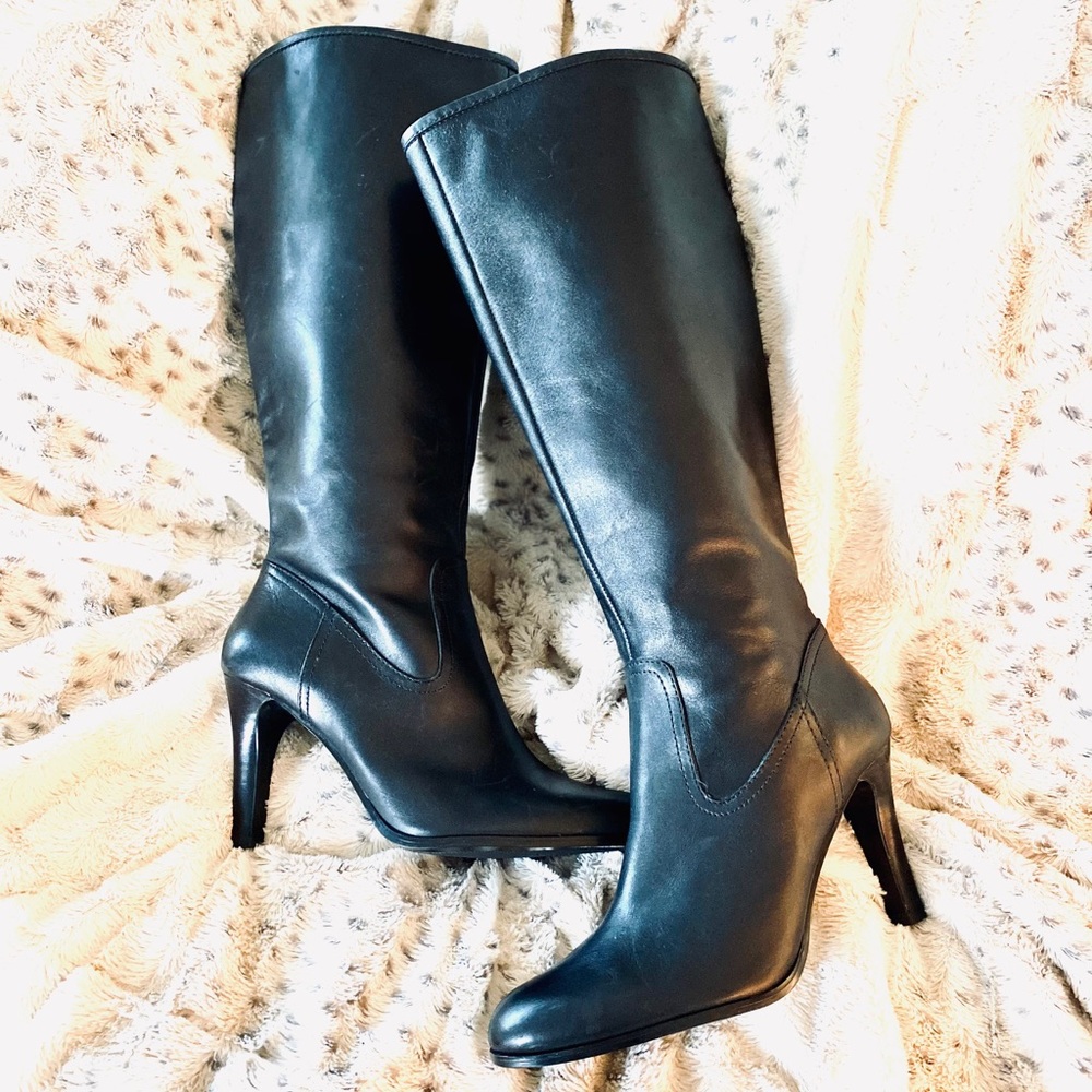 NWOT Ralph Lauren heeled leather boots
